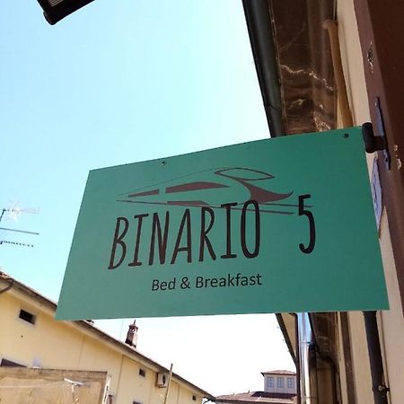 Binario 5 Panzió Lucca Kültér fotó