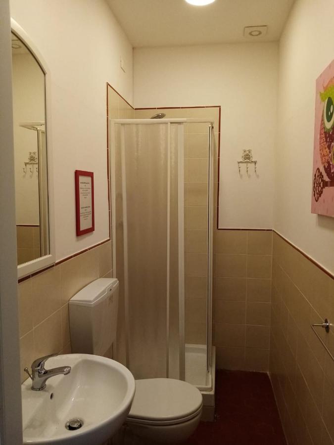 Binario 5 Panzió Lucca Kültér fotó