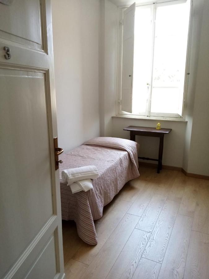 Binario 5 Panzió Lucca Kültér fotó