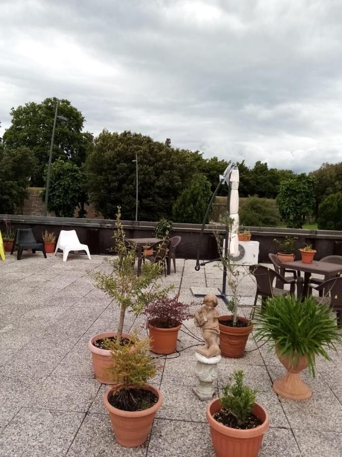 Binario 5 Panzió Lucca Kültér fotó