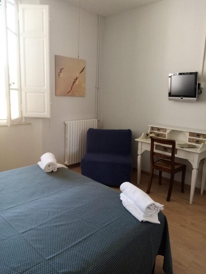 Binario 5 Panzió Lucca Kültér fotó